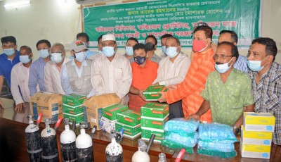 বগুড়া শজিমেক হাসপাতালে এমপি মোশারফ হোসেনের অক্সিজেন সিলিন্ডারসহ চিকিৎসা সামগ্রী প্রদান